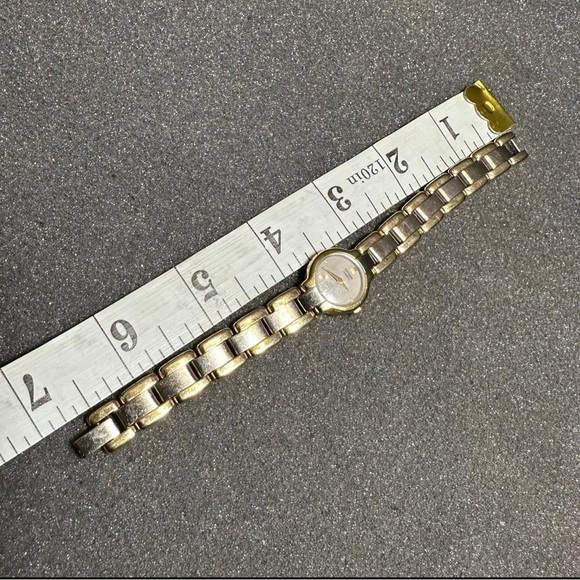 Vintage Citizen Womens Quartz Analog Watch Gold/Silver Tone 5920-S76248 Working - Picture 6 of 6